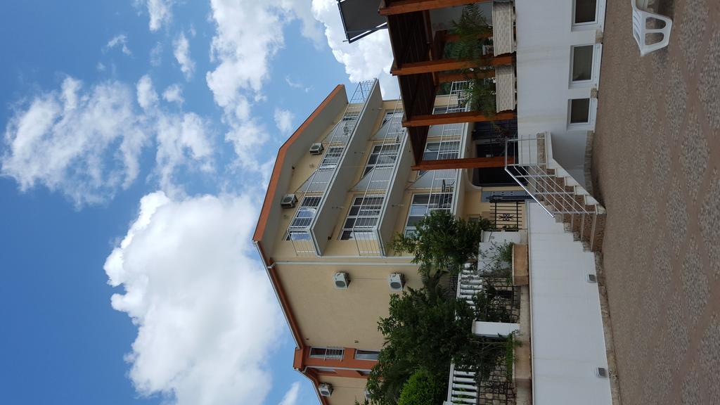 Kapriz Apartments Utjeha Exterior foto